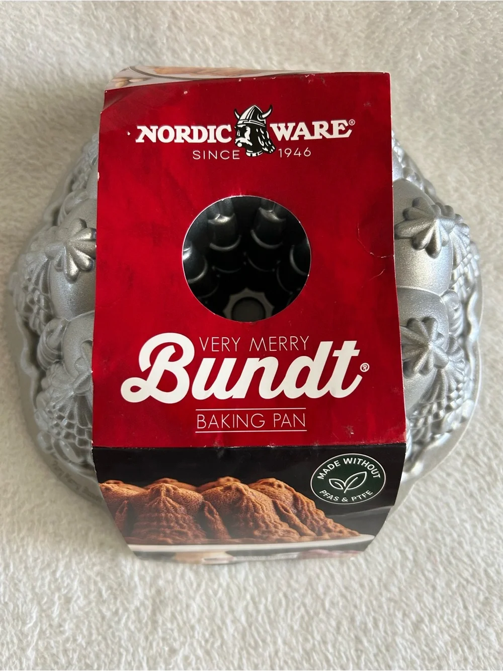 Nordic Ware Christmas Tree Bundt Pan Holiday Baking 10 Cup Very Merry New NIP